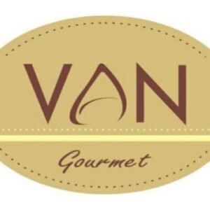 Logotipo oval bege com texto VAN Gourmet