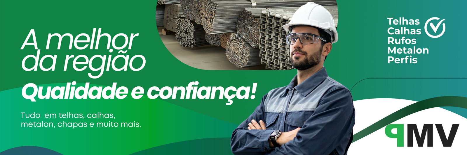 Frame-729-1200 Trabalhador com capacete em depósito de perfis metálicos